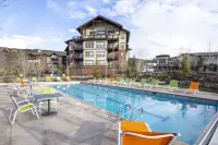 Ridgeview at Granby Ranch 3 Bedroom Townhouse by RedAwning - Parking