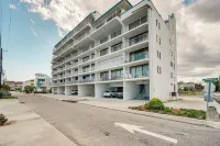 Bright Carolina Beach Condo Public Beach on-Site - Spa