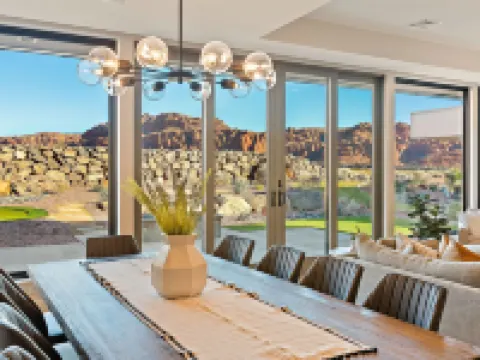 紅色遮陽篷的雪峽谷度假勝地#13 艾文斯酒店