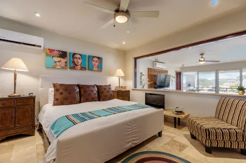 Private pool, stunning views above Zona Romantica