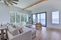 Luxury Lake Granbury Cliffside Home w/ Deck! - balcony