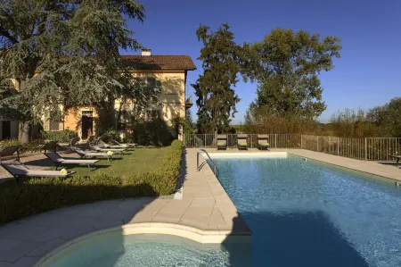 Borgo Ramezzana Country House Отели в г. Крешентино