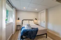 Newly Renovated getaway, w/firepit, close to Skiing, Hiking, Golfing