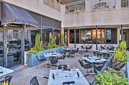 Oceanfront Resort Studio on Virginia Beach! Отели рядом с достопримечательностью «Парк штата Ферст Ландинг»