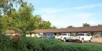 The Golden Inn - Motels