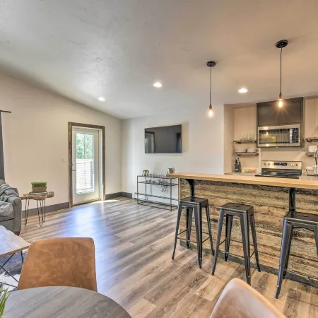 Modern Townhome w/ Deck - 1/2 Mi to Elkhart Lake!