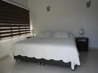 Lili House Hotels near Playa Spratt Bight