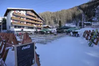 Hotel the Larix Ski-in Ski-Out Hotels in Saas-Almagell