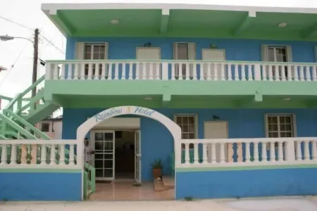 Rainbow Hotel Отели рядом с достопримечательностью «San Pedro Belize Express»