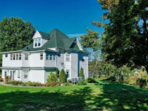 Shamrock Suites โรงแรมในCarleton County