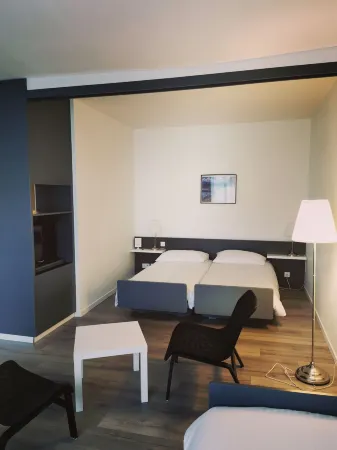 Hotel Fleur-De-Lys Отели в г. Ле-Локль