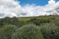 Summer Cottage Hotels in Chillington