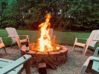 Cozy 1814 farmhouse minutes to wineries, parks, golf and Lake Erie.