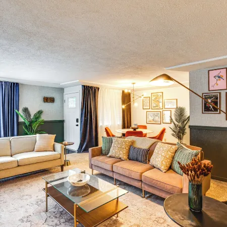 Vibrant Tacoma Retreat, Near Point Defiance Park!