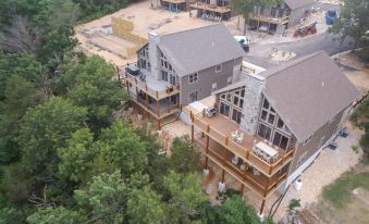 Lavish Retreat w/ Decks, Steps to Table Rock Lake!