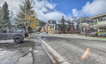 Aspen Condo w/ Mountain Views & Ski Access!