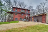 Modern Log Cabin w/ Rec Room, Steps to Lake! - Family