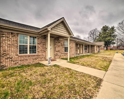 Quaint Family Home Near Downtown Murray and MSU Hotels in Murray