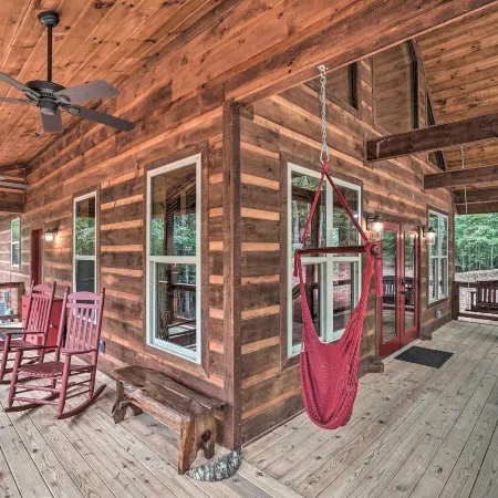 Peaceful Cabin on 3 Private Acres Deck and Fire Pit