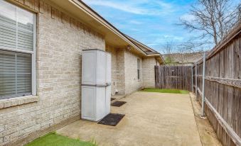 College Station Retreat Near Texas A and M!