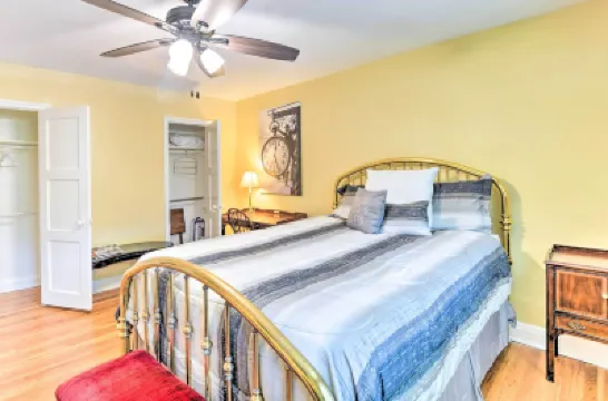 Baltimore Home < 2 Mi to Dtwn Towson Hotels near Evergreen Museum Library