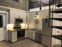 Luxury, top floor suite with free parking space. Walking distance to downtown!