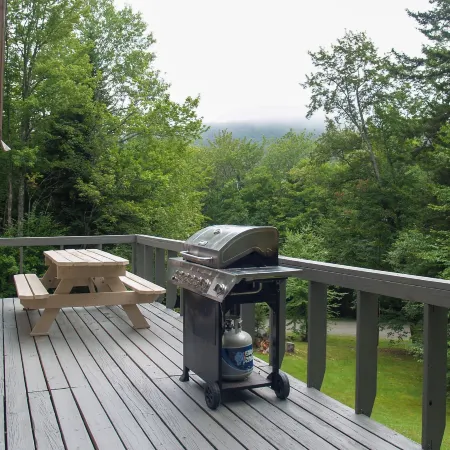 Cozy Mountain Retreat w/ Deck ~ 3 Mi to Mount Snow