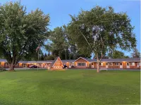 The River Hills Motel - Algoma, WI - Near Door County فنادق في Algoma