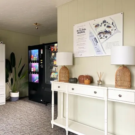 The River Hills Motel - Algoma, WI - Near Door County