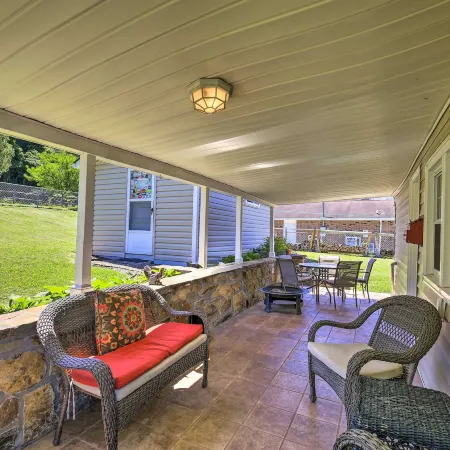 Cozy Damascus Cottage w/ Porch & Trail Access!