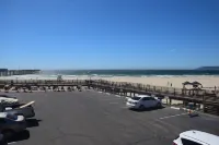 Dolphin Cove Motel - parking