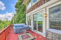 Getaway Chalet in Mars Hill w/ Hot Tub & Views! - Pet friendly