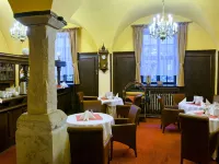 Hotel Dwór Polski Hotels near Miejska Gallery
