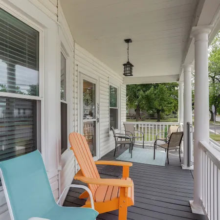 Sunny Sandusky Home w/ Yard: 3 Mi to Cedar Point!