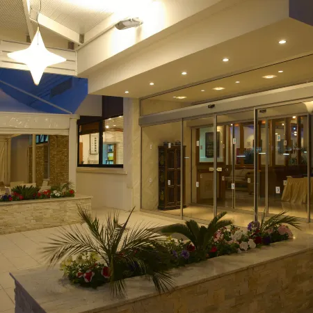 Senator Hotel Apartments