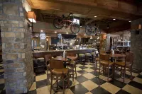 ClubHouse Hotel and Suites - bar