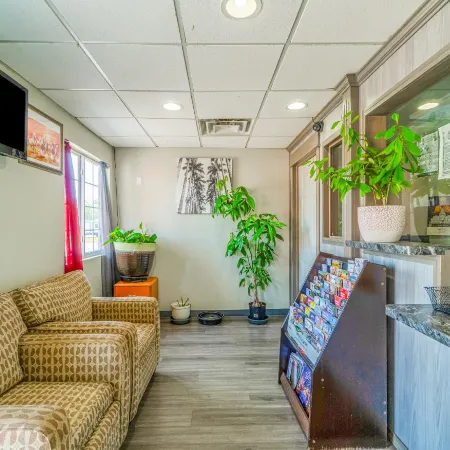 Deluxe Inn & Suites by OYO Miami OK