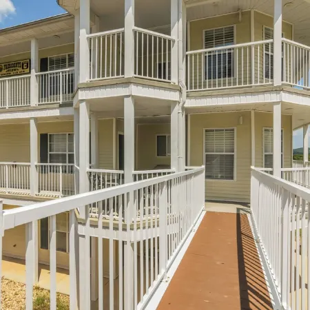 Ozark Mountain Getaway -Lake Access - Beautiful Views - Close to SDC!