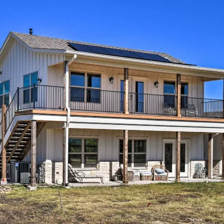 Dog-Friendly Apartment ~ 32 Mi to Fort Worth!