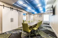 Holiday Inn Express Flint-Campus Area Hotels in Flint
