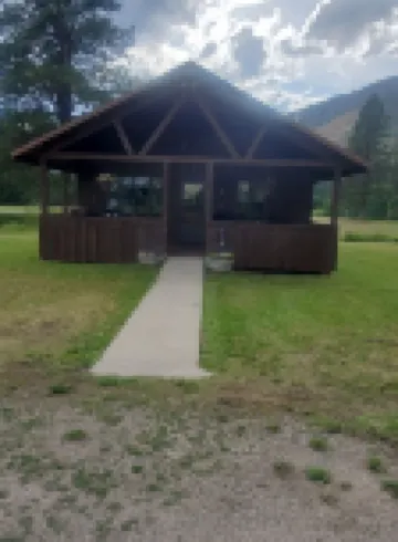 L Diamond E Guest Cabin #1 Rural luxury close to everything.