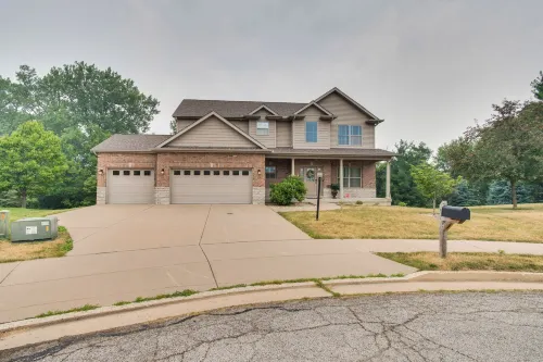 Prime Peoria Retreat w/ Deck & Fireplace! - 3-Star