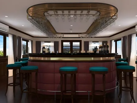 La Regina Royal Cruise Отели в г. Tuan Chau