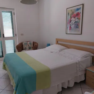 Beautiful apartment near the sea with garden and terrace with views.