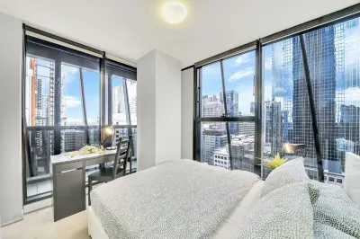 Stylish 2Br City Escape on Collins with Views