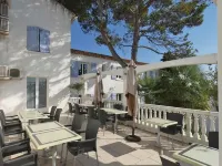 Le Sarac Hôtel Hotels in Péret