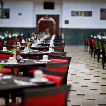 Hotel Embassy Suites by Hilton Valencia Dining/Meeting Rooms