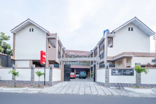 D'Exclusive Guest House Hotels in Indihiang