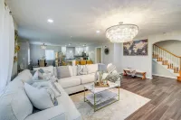 Silver Springs Home Walk to Downtown!