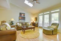 North Raleigh Vacation Rental ~ 8 Mi to Downtown! Các khách sạn ở House Creek